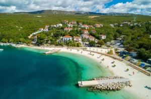 an aerial view of a beach with people on it at Blue Horizon Apartment in Jadranovo