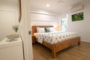 Giường trong phòng chung tại Find Your Flow Retreat - Beautiful Home