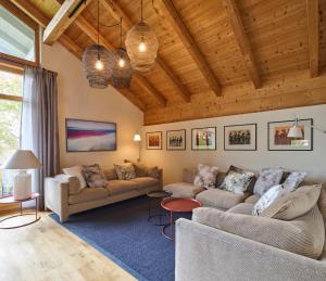 Posezení v ubytování Chalet Waging am See 4 Schlafzimmer