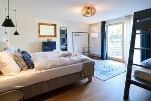 Postel nebo postele na pokoji v ubytování Chalet Waging am See 4 Schlafzimmer