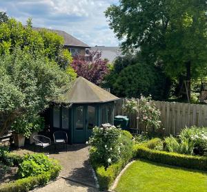 Taman di luar Charmante Wohnung im Hinterhof