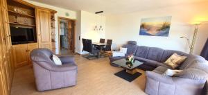 Posezení v ubytování Goldene Ruh - App 205 - in unmittelbarer Strandlage mit Seeblickbalkon