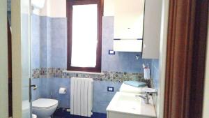 a bathroom with a toilet and a sink and a window at Conero 33 Primo Piano Casa Vacanze in Numana +7 photos