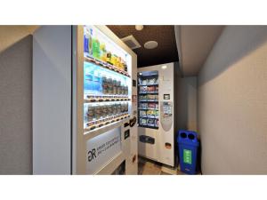 une image d'un grand réfrigérateur dans un magasin dans l'établissement Green Rich Hotel Okinawa Nago - Vacation STAY 49879v, à Nago