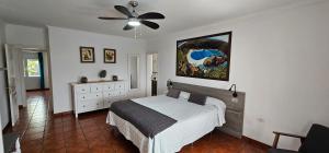 Ένα ή περισσότερα κρεβάτια σε δωμάτιο στο Villa Life +45 φωτογραφίες