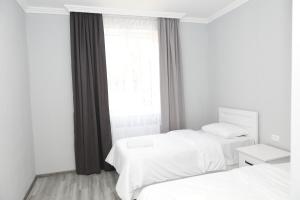 Rúm í herbergi á VST KHANOYAN'S HOTEL