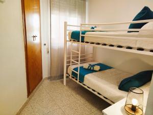 Двох'ярусне ліжко або двоярусні ліжка в номері Milion Destiny Portofino Av Valencia