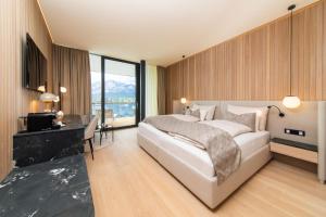 Voodi või voodid majutusasutuse Apollo AchtQuartier Das Hotel am Mondsee toas