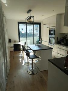 a kitchen with a table and chairs in a room at Chambre privée 1 chez Vincent - Appartement partagé Gare - Centre ville -WIFI in Annecy