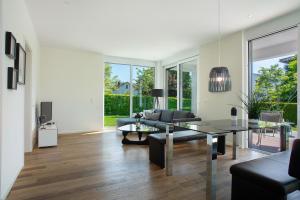 TV a/nebo společenská místnost v ubytování Ferienwohnungen Splendid