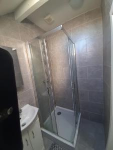 Ein Badezimmer in der Unterkunft Exclusive Self-contained flat in Middlesbrough