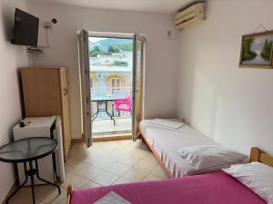 Postelja oz. postelje v sobi nastanitve Apartmani Vukcevic