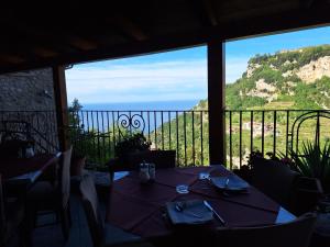 a table in a restaurant with a view of the ocean at Agriturismo Orrido di Pino in Agerola