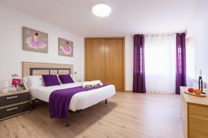 Cama o camas de una habitación en Alojamientos Rías Baixas-Casa Lisi-Ribeira