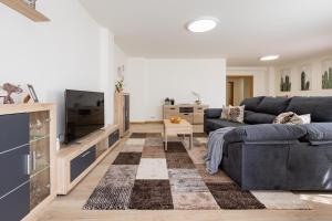 Una televisión o centro de entretenimiento en Alojamientos Rías Baixas-Casa Lisi-Ribeira