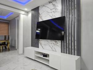 a living room with a flat screen tv on a wall at CASA BONCUORE in Tema