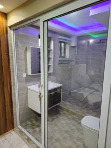 a bathroom with a shower and a toilet and a sink at CASA BONCUORE in Tema