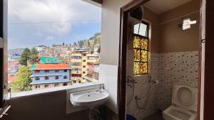 Koupelna v ubytování Sai Darshan Homestay