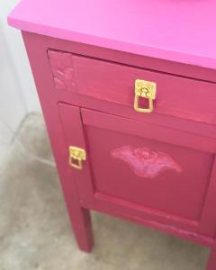 a pink dresser with a pink drawer with a pink mouth on it at Valle D`Água - Casas de campo in Vale de Água