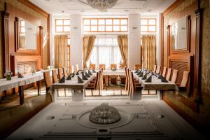 Reštaurácia alebo iné gastronomické zariadenie v ubytovaní Hotel Iberia
