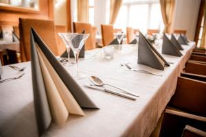 Reštaurácia alebo iné gastronomické zariadenie v ubytovaní Hotel Iberia