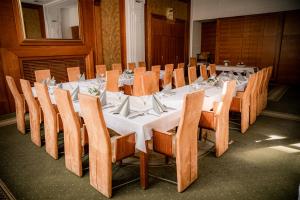 Reštaurácia alebo iné gastronomické zariadenie v ubytovaní Hotel Iberia