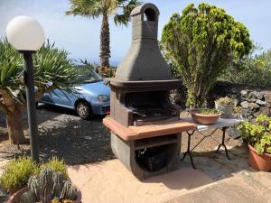 a stone oven sitting in a yard with a car at sala in Scauri