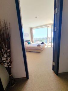 Säng eller sängar i ett rum på Elena's Lux Aparthotel - Town & Sea View - Atlantis SPA