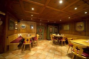 Restaurace v ubytování Gasthaus Muntafuner Stöbli
