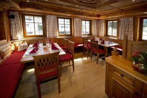 Restaurace v ubytování Gasthaus Muntafuner Stöbli