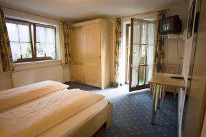 Postel nebo postele na pokoji v ubytování Gasthaus Muntafuner Stöbli