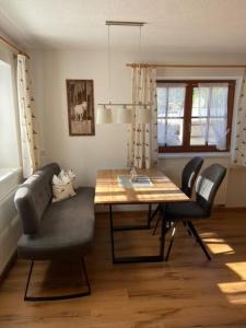 Posezení v ubytování Gasthaus Muntafuner Stöbli