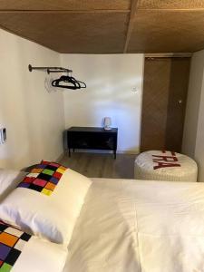 Postel nebo postele na pokoji v ubytování Appartement de la maison rouge