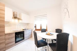 Η κουζίνα ή μικρή κουζίνα στο Green Oasis +34 φωτογραφίες