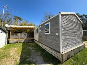 a tiny house sitting on top of a yard at Camping Le Repos in Saint-Palais-sur-Mer