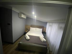 Postel nebo postele na pokoji v ubytování Sirkeci Esen Apart
