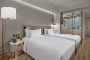 Lanson Place Mall of Asia Manila客房内的一张或多张床位