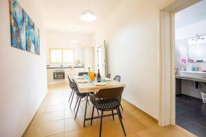 a kitchen and dining room with a table and chairs at Villa Ambra by Villa Plus in San Vito dei Normanni