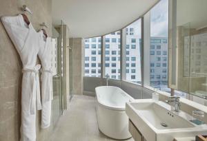 Lanson Place Mall of Asia Manila的一间浴室