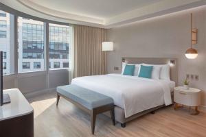Lanson Place Mall of Asia Manila客房内的一张或多张床位