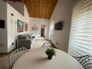 Μια τηλεόραση ή/και κέντρο ψυχαγωγίας στο Luxuria +143 φωτογραφίες