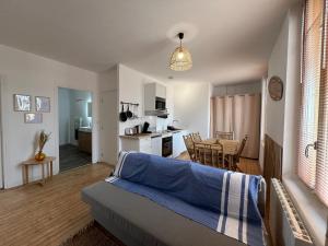 a living room with a couch and a dining room at L'Effet Mer - Home Homy in Montluçon