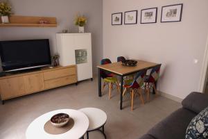 Televízia a/alebo spoločenská miestnosť v ubytovaní apartament dúplex "Alsina"