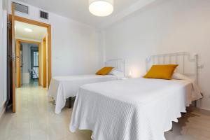 Postel nebo postele na pokoji v ubytování Hauzify I Apartament Mestral