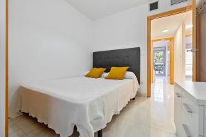 Postel nebo postele na pokoji v ubytování Hauzify I Apartament Mestral