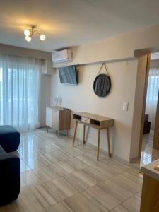 TV a/nebo společenská místnost v ubytování THOMAS STUDIOS & APARTMENTS PARALIA 2