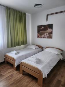 Postel nebo postele na pokoji v ubytování PENZION FARAON - CASINO ALFASTREET