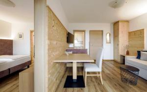 Postel nebo postele na pokoji v ubytování Hotel Karin