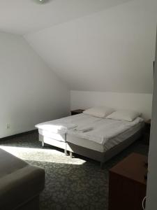 a bedroom with two beds and a couch at Siedlisko Dąb w Lubogoszczy koło Sławy in Sława +52 photos