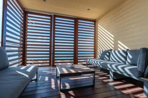 Posezení v ubytování Agosta: Terrace with sea view - Luxury flat | By Airnest